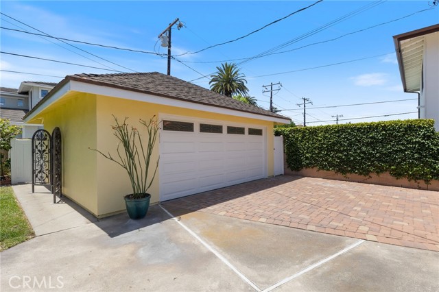 Detail Gallery Image 43 of 49 For 305 Robin Hood Ln, Costa Mesa,  CA 92627 - 5 Beds | 2/2 Baths