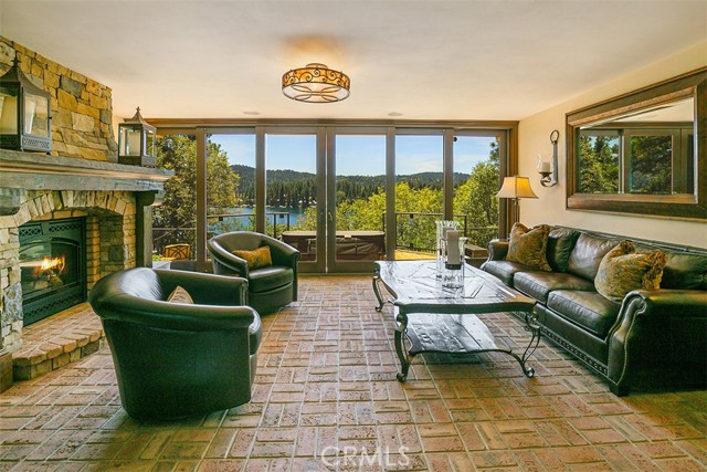 28087 North Shore Road, Lake Arrowhead CA: https://media.crmls.org/medias/c436a64c-722e-49fa-a265-b3ab29b3f2d0.jpg