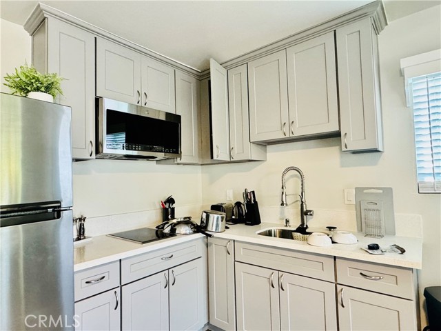 Detail Gallery Image 4 of 7 For 3255 Evelyn Ave, Rosemead,  CA 91770 - 1 Beds | 1 Baths