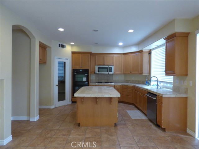 Detail Gallery Image 12 of 46 For 7238 San Carmela Ct, Rancho Cucamonga,  CA 91739 - 5 Beds | 3 Baths