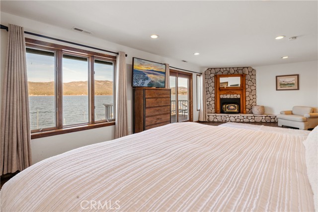 Detail Gallery Image 8 of 66 For 478 Lakeview Court Ct, Big Bear Lake,  CA 92315 - 5 Beds | 3/1 Baths