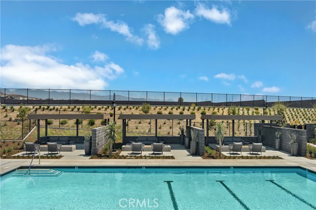 Detail Gallery Image 7 of 12 For 15868 Blue Copper Way, Fontana,  CA 92336 - 3 Beds | 2/1 Baths