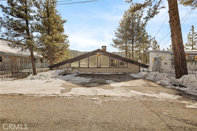 Detail Gallery Image 4 of 58 For 39005 Bayview Ln, Big Bear Lake,  CA 92315 - 4 Beds | 2/1 Baths