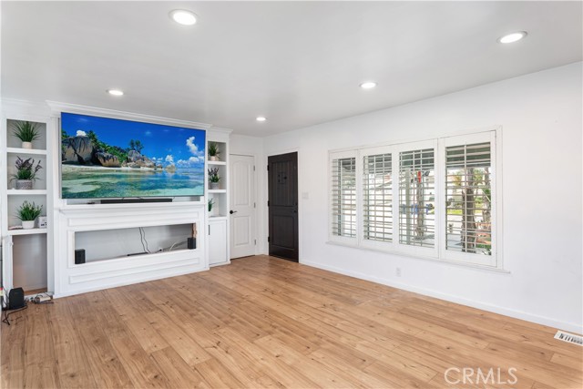 Detail Gallery Image 8 of 41 For 817 Sacramento, Spring Valley,  CA 91977 - 6 Beds | 3/1 Baths