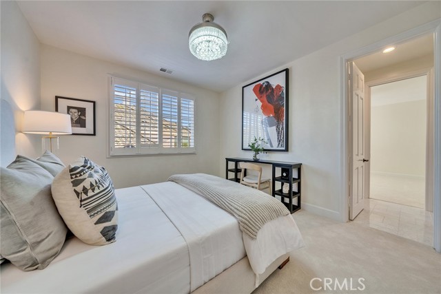 5451 Newcastle Lane, Calabasas CA: https://media.crmls.org/medias/c4387457-6a38-4497-b519-1d48104705dc.jpg