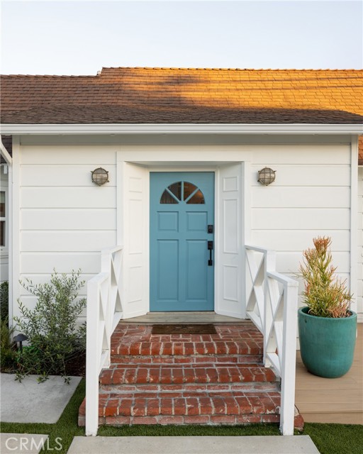 265 Myrtle Street, Laguna Beach CA: https://media.crmls.org/medias/c4389117-b592-47e5-aa81-b86a5f10116a.jpg