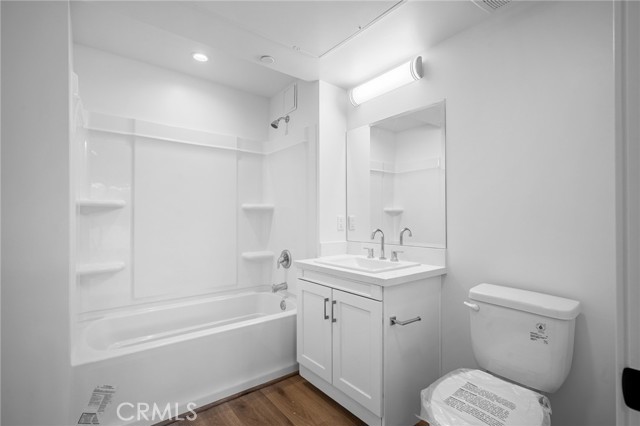 Detail Gallery Image 14 of 21 For 10657 Moorpark St #204,  North Hollywood,  CA 91602 - 2 Beds | 1 Baths