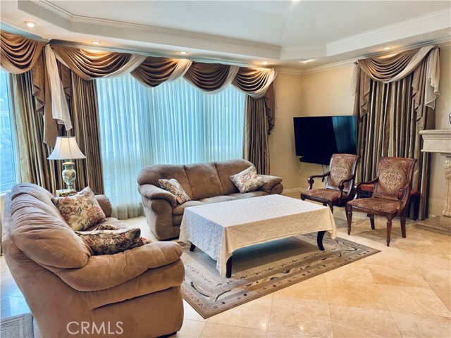 458 S Clark Drive, Beverly Hills CA: https://media.crmls.org/medias/c4398612-ffc4-4135-a44f-9f6f1519b59b.jpg