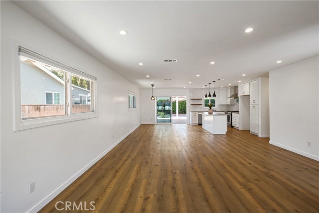 6615 Farralone Avenue, Woodland Hills CA: https://media.crmls.org/medias/c439a534-0b40-45f2-8e01-93ac8f265b59.jpg