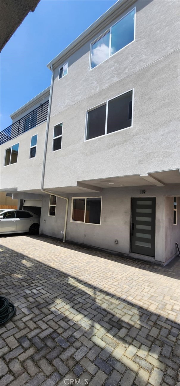 117 S Rampart Blvd, Los Angeles CA: https://media.crmls.org/medias/c439d741-9df0-4eb6-8737-40aebf269556.jpg