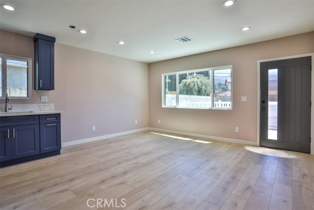 2111 Scott Road, Burbank CA: https://media.crmls.org/medias/c43a3e5c-3dc3-458b-b424-b4e83af30ef8.jpg