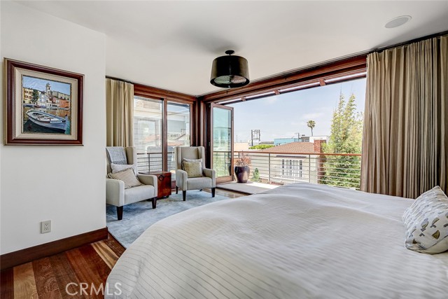 Detail Gallery Image 19 of 44 For 436 32nd St., Manhattan Beach,  CA 90266 - 4 Beds | 4 Baths