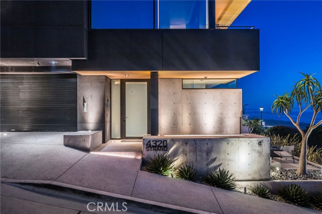 4320 The Strand, Manhattan Beach CA: https://media.crmls.org/medias/c43b9924-1448-4505-b940-f7ba19fed379.jpg