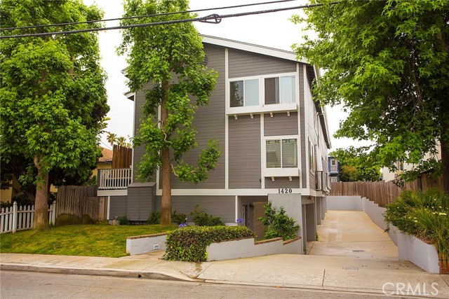 Detail Gallery Image 1 of 17 For 1420 12th St #3,  Manhattan Beach,  CA 90266 - 3 Beds | 2/1 Baths
