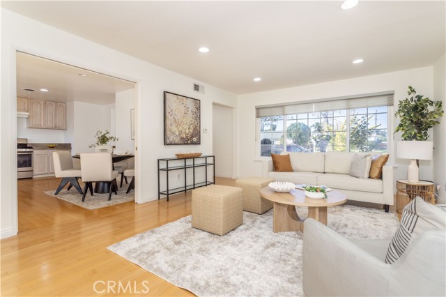 Detail Gallery Image 6 of 42 For 11144 Haskell, Granada Hills,  CA 91344 - 3 Beds | 2 Baths