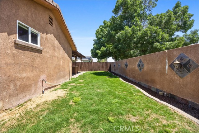 231 Sunny Meadow Drive, Bakersfield CA: https://media.crmls.org/medias/c43bd7cc-acf2-41e5-9cdb-9a66c687bd8c.jpg