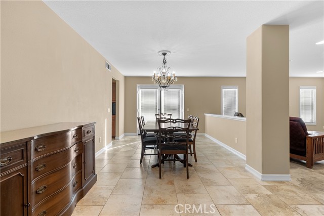 Detail Gallery Image 9 of 61 For 36456 Sunny Ln, Palmdale,  CA 93550 - 5 Beds | 4/1 Baths