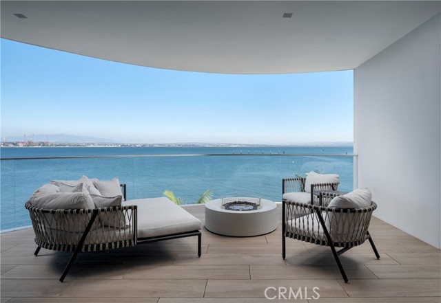 3 The Point, Coronado CA: https://media.crmls.org/medias/c43d044b-b017-4f67-a341-512394d8bb96.jpg