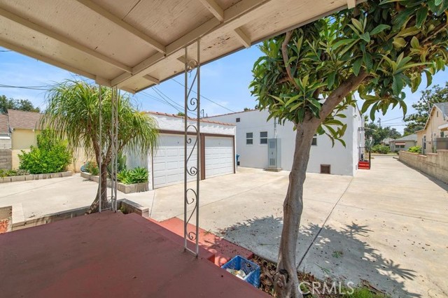 329 N Bushnell Avenue, Alhambra CA: https://media.crmls.org/medias/c43f7751-ca1d-465d-8bbf-b59bf08fb875.jpg