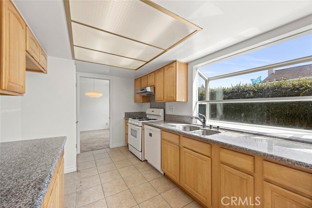312 Marymont Avenue, Placentia CA: https://media.crmls.org/medias/c43fc289-5676-4ee0-975c-ae29bedbf5ea.jpg