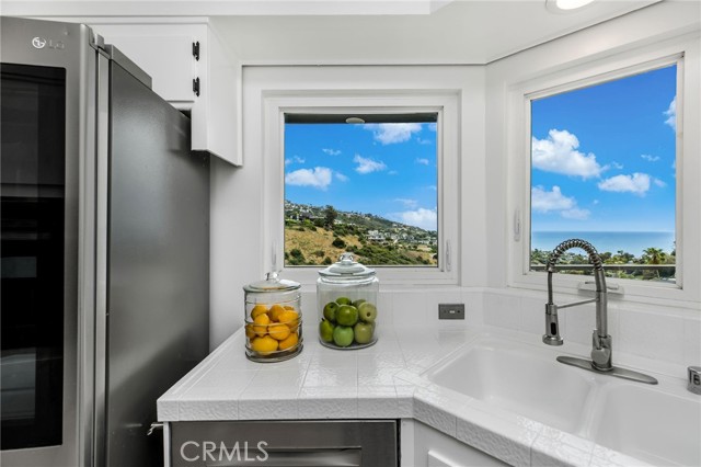 1385 Terrace Way, Laguna Beach CA: https://media.crmls.org/medias/c43fd905-b20f-48ce-a602-4443d3952842.jpg