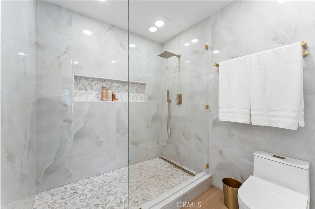 https://media.crmls.org/medias/c44053df-12d0-4c0c-ba55-153aeca5eb41.jpg?preset=X-Large