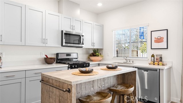 Detail Gallery Image 3 of 10 For 770 Pico Pl, Chico,  CA 95928 - 3 Beds | 2/1 Baths