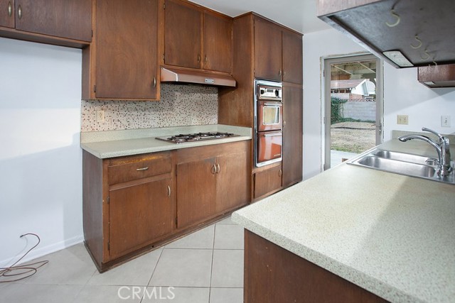 Detail Gallery Image 3 of 11 For 7723 Capistrano Ave, West Hills,  CA 91304 - 3 Beds | 2 Baths