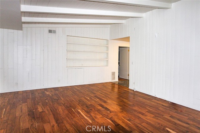 Detail Gallery Image 11 of 26 For 19756 Collier, Woodland Hills,  CA 91364 - 4 Beds | 2/1 Baths