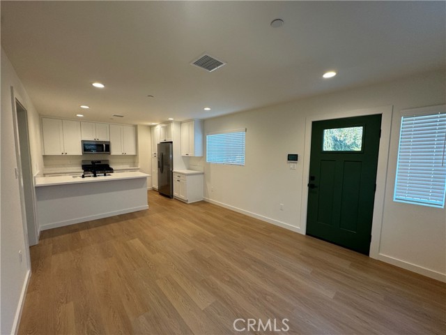 Detail Gallery Image 3 of 18 For 1336 Calle Tulipan #B,  Thousand Oaks,  CA 91360 - 2 Beds | 2 Baths