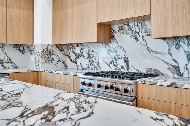 Detail Gallery Image 14 of 57 For 13838 Milbank St, Sherman Oaks,  CA 91423 - 4 Beds | 4 Baths