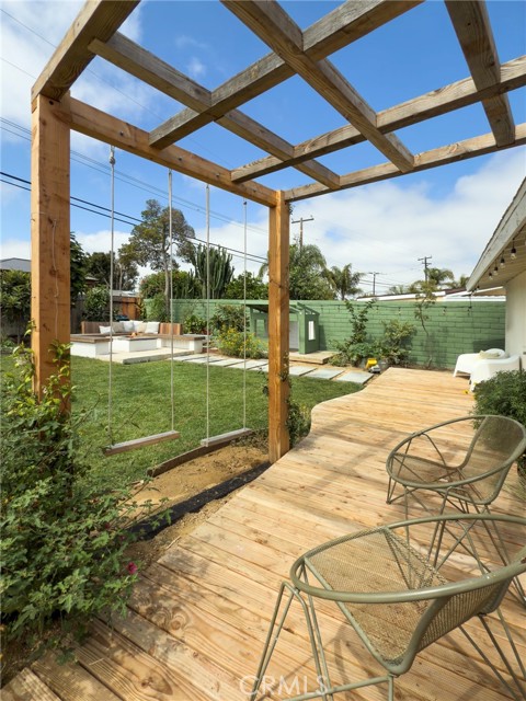 305 Bowling Green Drive, Costa Mesa CA: https://media.crmls.org/medias/c44431ee-59e7-49ff-b5f0-4d08d3d2b739.jpg