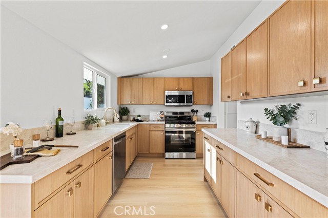 10839 Danube Avenue, Granada Hills CA: https://media.crmls.org/medias/c4447b07-f9b4-4adb-b22f-b3d5c2796e17.jpg