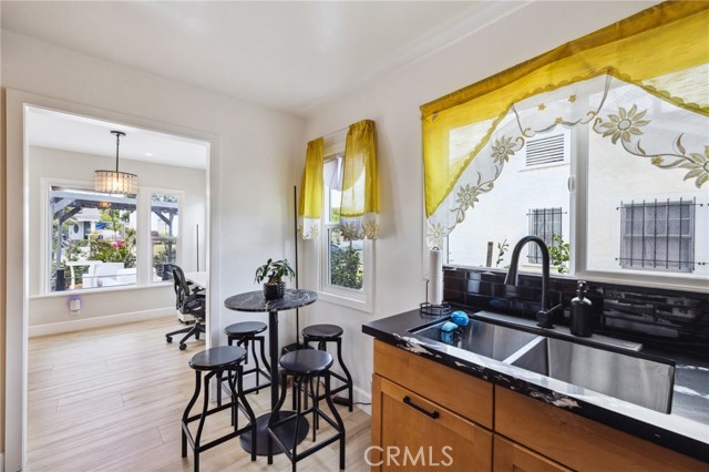 4562 W 17th Street, Los Angeles CA: https://media.crmls.org/medias/c445fb22-828e-44bc-9c6d-78141d01b768.jpg