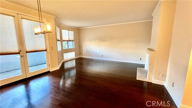 Detail Gallery Image 4 of 14 For 10535 Ashton, Los Angeles,  CA 90024 - 2 Beds | 3 Baths