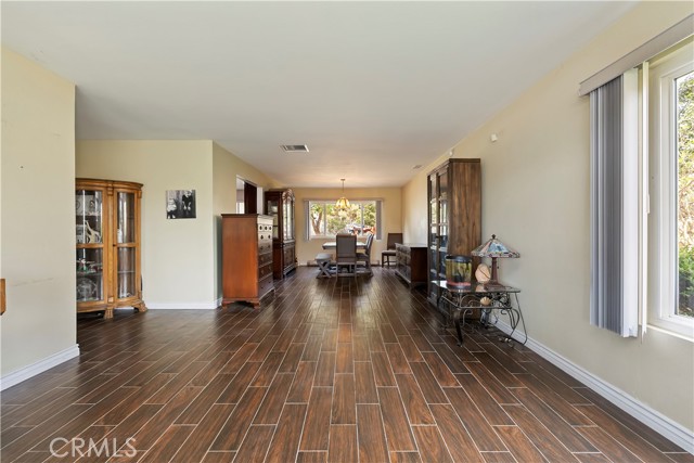 Detail Gallery Image 6 of 26 For 5829 Aurora Ave, Jurupa Valley,  CA 91752 - 4 Beds | 2/1 Baths