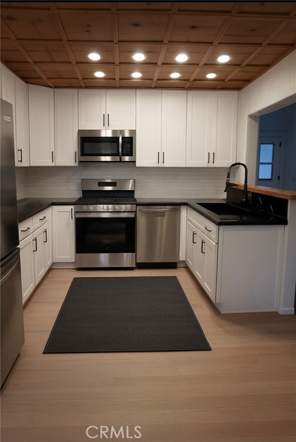 Detail Gallery Image 8 of 15 For 39197 Waterview Dr, Big Bear Lake,  CA 92315 - 3 Beds | 2 Baths