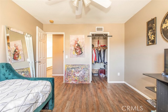 28741 Park Woodland Place, Saugus CA: https://media.crmls.org/medias/c446b24d-a2d0-45e5-b164-3c9add71f8f8.jpg
