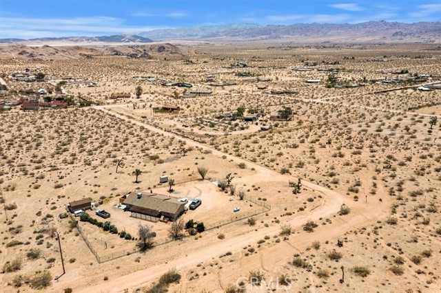 62171 Campanula Street, Joshua Tree CA: https://media.crmls.org/medias/c447391c-efeb-442a-adcd-152622816bd6.jpg