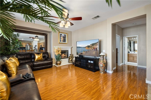 39243 Nicole Drive, Palmdale CA: https://media.crmls.org/medias/c44852c0-788d-4c42-9aad-3fac6ab0a718.jpg