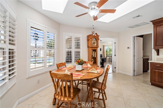 Detail Gallery Image 12 of 48 For 6151 Hickory St, Palmdale,  CA 93551 - 4 Beds | 2 Baths