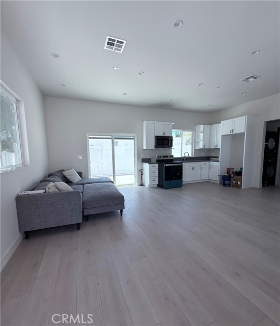 Detail Gallery Image 11 of 12 For 17646 Tribune St, Granada Hills,  CA 91344 - 2 Beds | 2 Baths