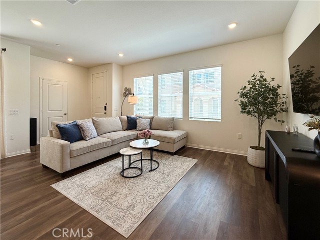 8543 Midway Lane, Chino CA: https://media.crmls.org/medias/c448caf7-8a44-4de4-9189-543137f875e0.jpg