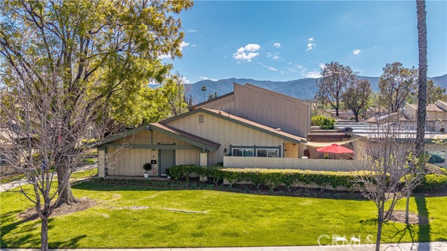 Detail Gallery Image 2 of 53 For 1422 Camelot Dr, Corona,  CA 92882 - 2 Beds | 1/1 Baths