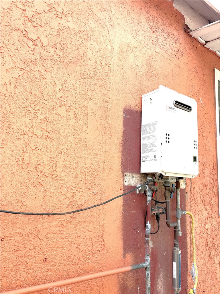 https://media.crmls.org/medias/c448fc55-8006-4364-bdab-543294d1a55c.jpg?preset=X-Large