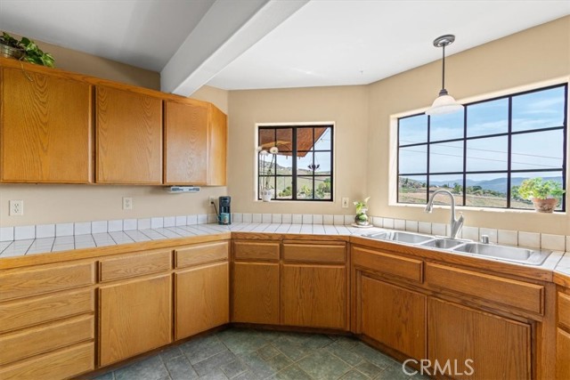 770 Roads End, Lebec CA: https://media.crmls.org/medias/c449531e-3e4b-495b-b174-9c3b0f590308.jpg