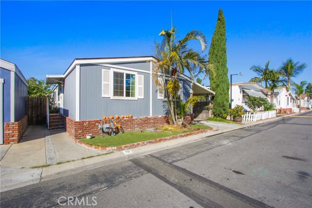 Detail Gallery Image 3 of 25 For 320 N Park Vista #26, Anaheim,  CA 92806 - 3 Beds | 2 Baths