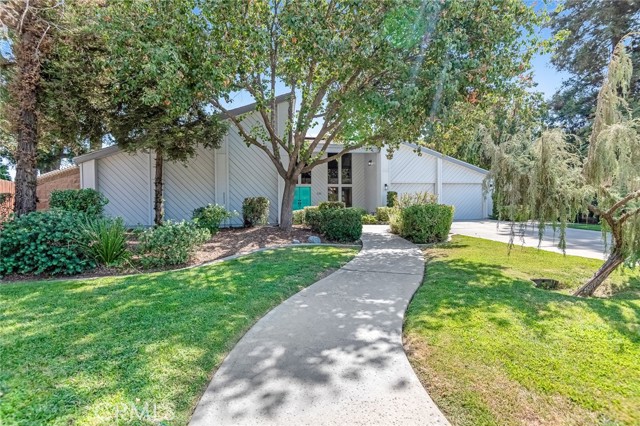 Detail Gallery Image 2 of 69 For 530 E Estate Dr, Tulare,  CA 93274 - 3 Beds | 3 Baths