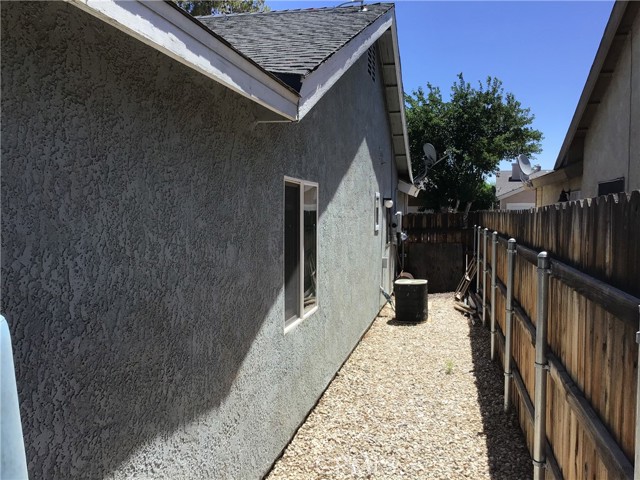 9144 Oakleaf Court, Hesperia CA: https://media.crmls.org/medias/c44a707f-01e9-450a-b054-0b12cc545ca1.jpg