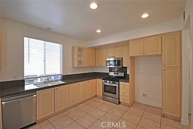 Detail Gallery Image 10 of 23 For 27153 Manor Cir, Valencia,  CA 91354 - 3 Beds | 2/1 Baths